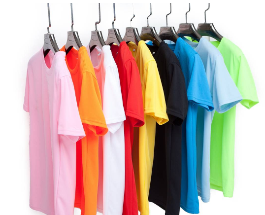 夏季T恤怎么搭配半身裙比較好看